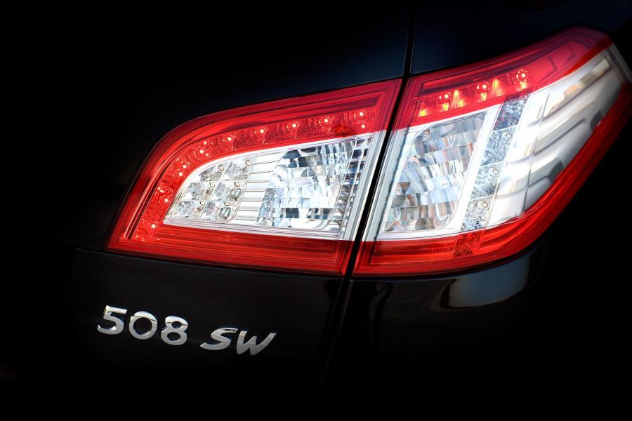  Peugeot 508 SW 2010 года  (фото 30 из 33)